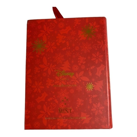 New Disney Season's Greetings Limited Edition 1/2oz Silver Coin 2014 - Picture 7 of 10